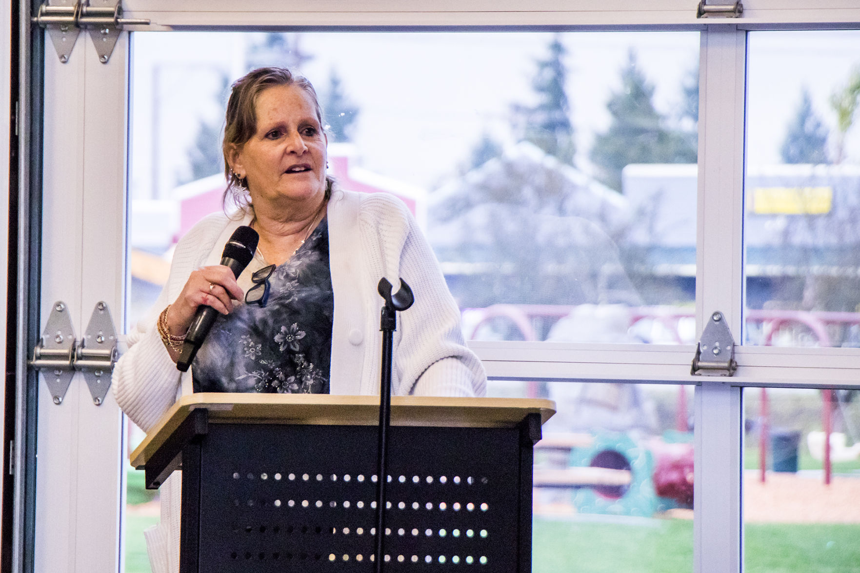 yelm.190918.homeless.meeting.jw17.jpg
